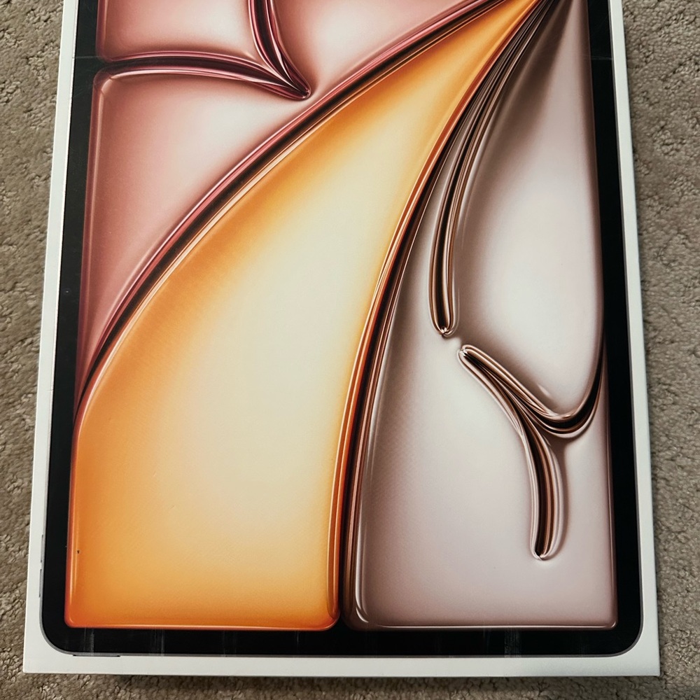 NIB Apple IPad Air 13” 256GB M2 WiFi Starlight color!